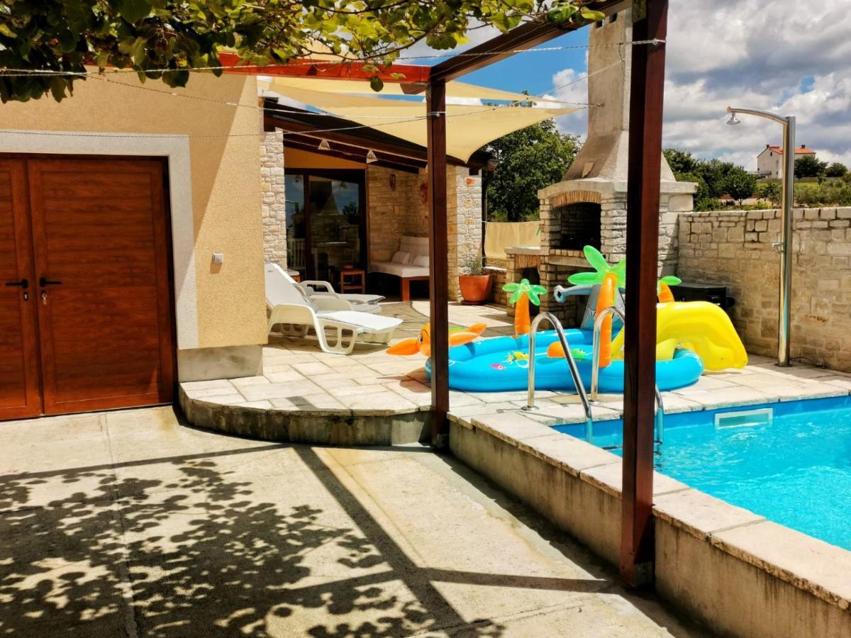 Luxury Apartment Alba With Pool Kanfanar Exteriér fotografie